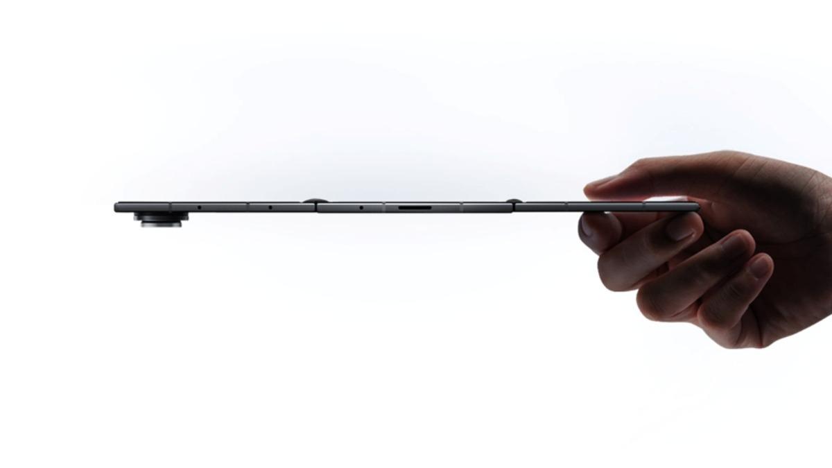 Samsung Üçe Katlanan Telefon